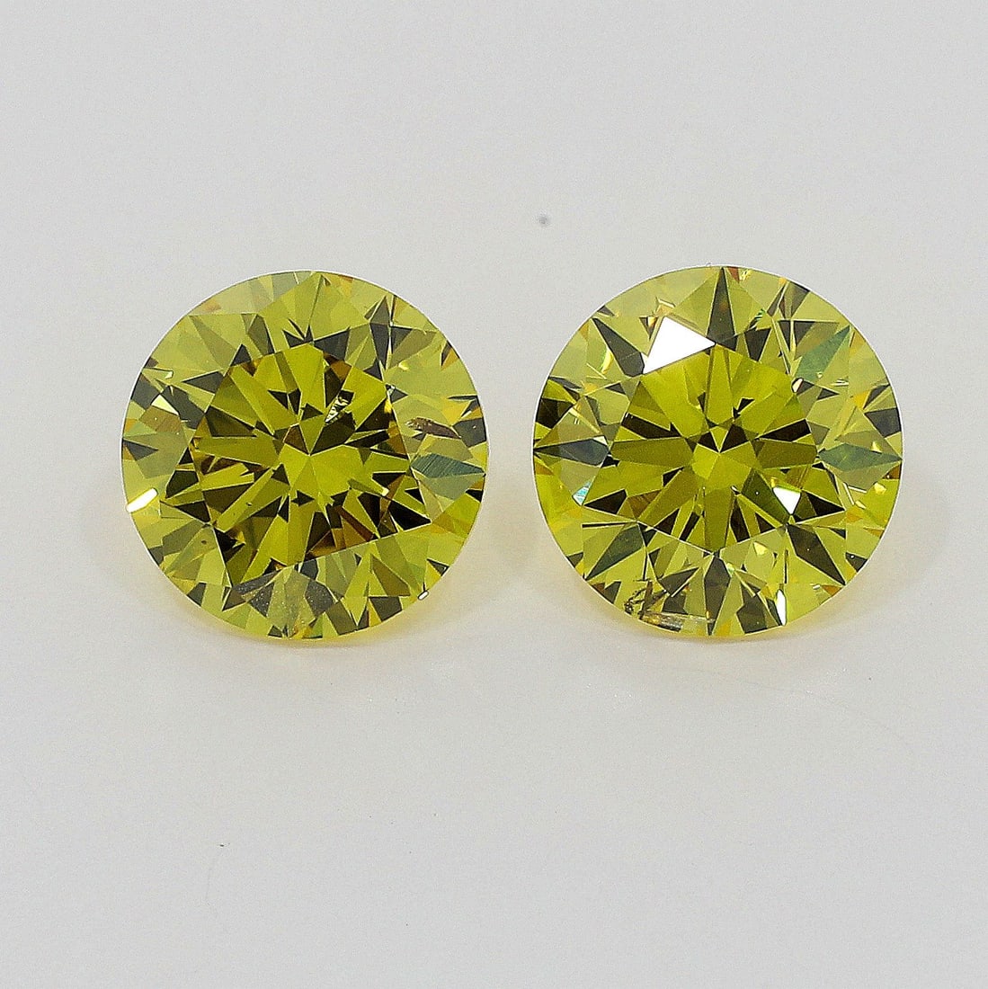 Loose Diamond - ROUND 0.45ct Fancy Deep Brownish Greenish Yellow SI2: Loose Diamond - ROUND 0.45ct Fancy Deep Brownish Greenish Yellow SI2 Source: Natural Shape: ROUND Carats: 0.45 Color: Fancy Deep Brownish Greenish Yellow Certification: GIA The Diamond Depot Guarantee