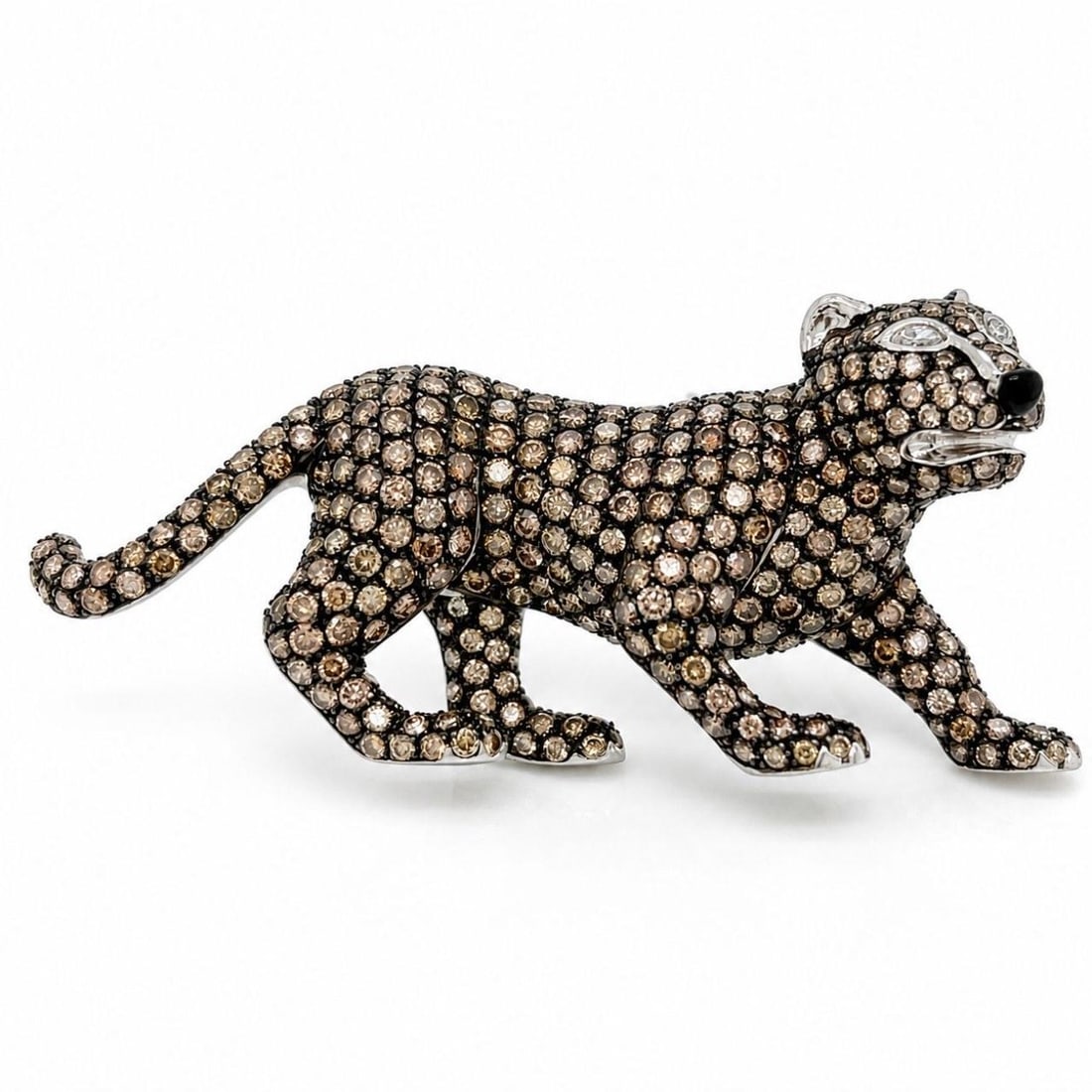 Panther brooch in 18K white gold with champagne diamonds: Panther brooch in 18K white gold with champagne diamonds This striking panther brooch is crafted from 18K white gold and features an impressive array of approximately 10.00 carats of champagne diamond
