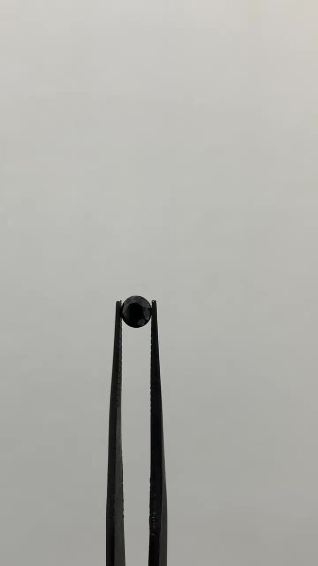 Loose Diamond - ROUND 0.44ct Fancy Black VVS2: Loose Diamond - ROUND 0.44ct Fancy Black VVS2 Source: Natural Shape: ROUND Carats: 0.44 Color: Fancy Black Certification: GIA Video: