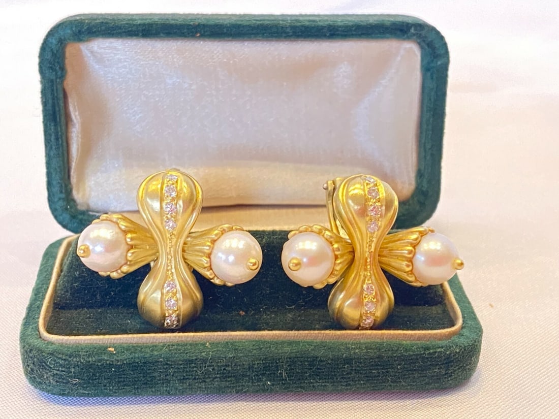 Doris Panos 18K Gold Diamond Pearl Earrings Signed DPD 1993: Doris Panos 18K Gold Diamond Pearl Earrings Signed DPD 1993 Discover exquisite craftsmanship with this stunning pair of earrings by Doris Panos. Crafted in luxurious 18K yellow gold, these earrings fe