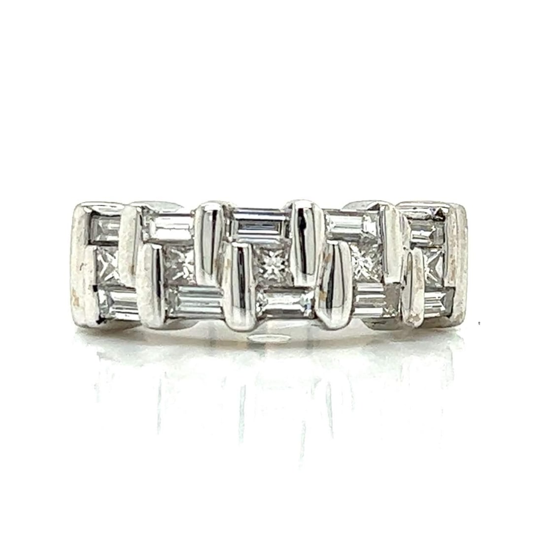 18K White Gold Diamond Ring 1.70 Ct with 15 Diamonds: 18K White Gold Diamond Ring 1.70 Ct with 15 Diamonds This exquisite 18K White Gold ring features a stunning arrangement of 15 diamonds, collectively weighing approximately 1.70 carats. The diamonds ar