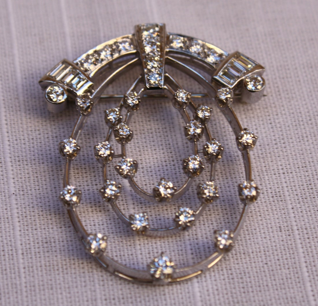 French Art Deco Platinum Diamond Brooch 3ct Antique Elegance: French Art Deco Platinum Diamond Brooch 3ct Antique Elegance Introducing a stunning French Art Deco brooch, expertly crafted from platinum and adorned with exquisite diamonds. This remarkable piece sh