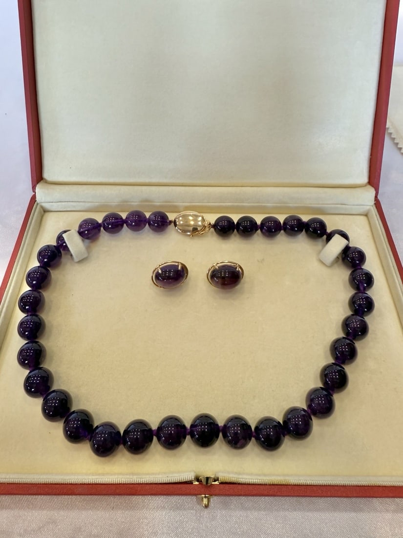 Gump's 14K Yellow Gold Amethyst Necklace and Earrings Set with Box: Gump's 14K Yellow Gold Amethyst Necklace and Earrings Set with Box This exquisite set features a 14k yellow gold amethyst necklace and a matching pair of earrings, both presented in their original Gum