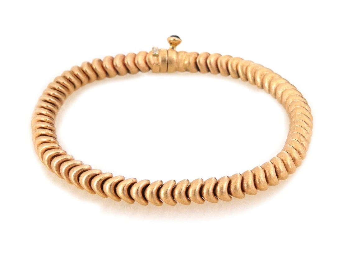 Chiampesan 18k Rose Gold 5mm Fancy Link Bracelet with Sapphire: Chiampesan 18k Rose Gold 5mm Fancy Link Bracelet with Sapphire Discover the exquisite craftsmanship of this Chiampesan bracelet, elegantly designed in 18k rose gold with a shiny satin finish. This 5mm