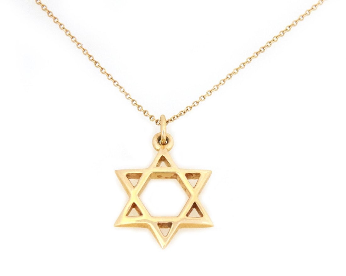 Tiffany & Co. 18k Yellow Gold Star of David Pendant Necklace: Tiffany & Co. 18k Yellow Gold Star of David Pendant Necklace Enhance your jewelry collection with this exquisite Tiffany & Co. Star of David Pendant Necklace, showcasing a beautifully crafted 6-point 