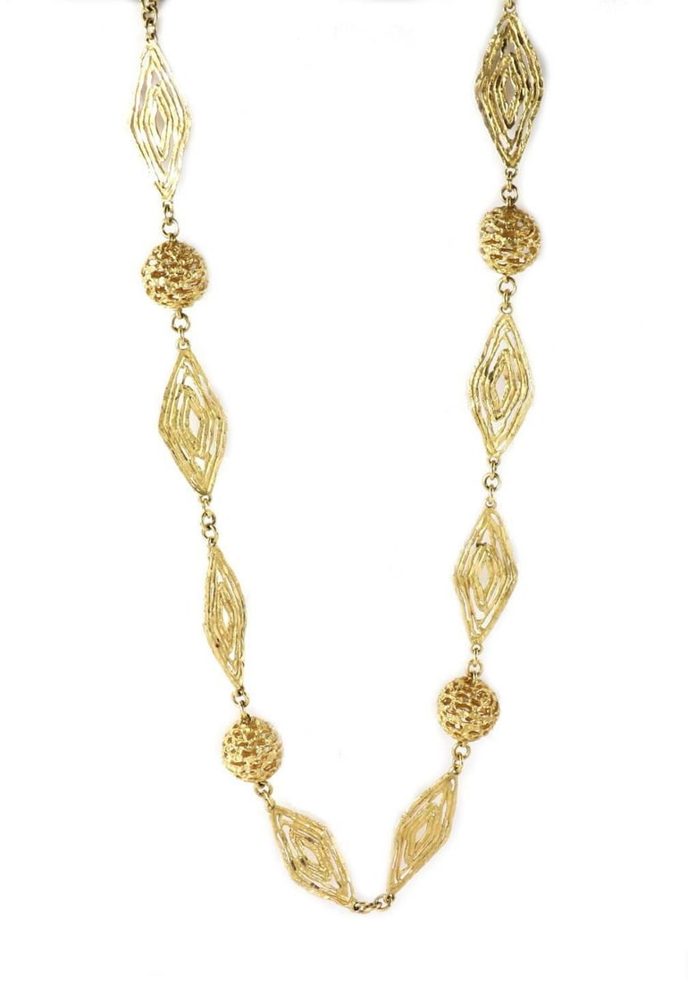 Vintage 18k Yellow Gold Filigree Rhombus Link Necklace 34 inches: Vintage 18k Yellow Gold Filigree Rhombus Link Necklace 34 inches This exquisite vintage necklace is crafted from 18k yellow gold, showcasing a stunning textured finish. The design features an elegant 