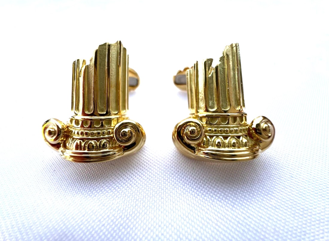 Henry Dunay 18K Gold Ionic Column Cufflinks D4212: Henry Dunay 18K Gold Ionic Column Cufflinks D4212 Discover the elegance of these Henry Dunay 18K yellow gold ionic column cufflinks, a stunning addition to any formal attire. Crafted with exceptional 