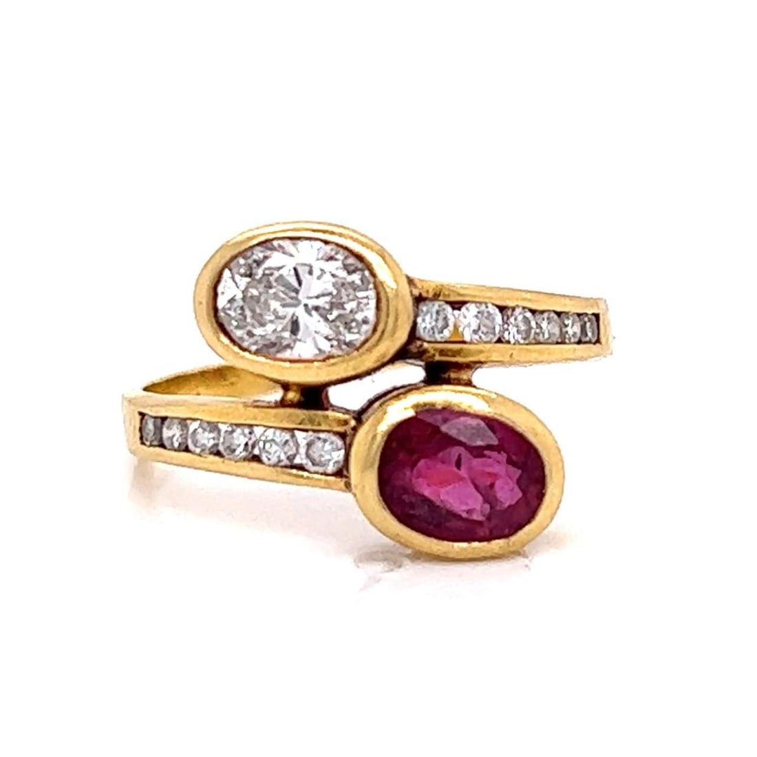 18K Yellow Gold Diamond Ruby Ring 0.55 Ct Diamond 0.70 Ct Ruby: 18K Yellow Gold Diamond Ruby Ring 0.55 Ct Diamond 0.70 Ct Ruby This exquisite 18K Yellow Gold Ring showcases a stunning combination of diamonds and rubies. It features a central diamond with an approx