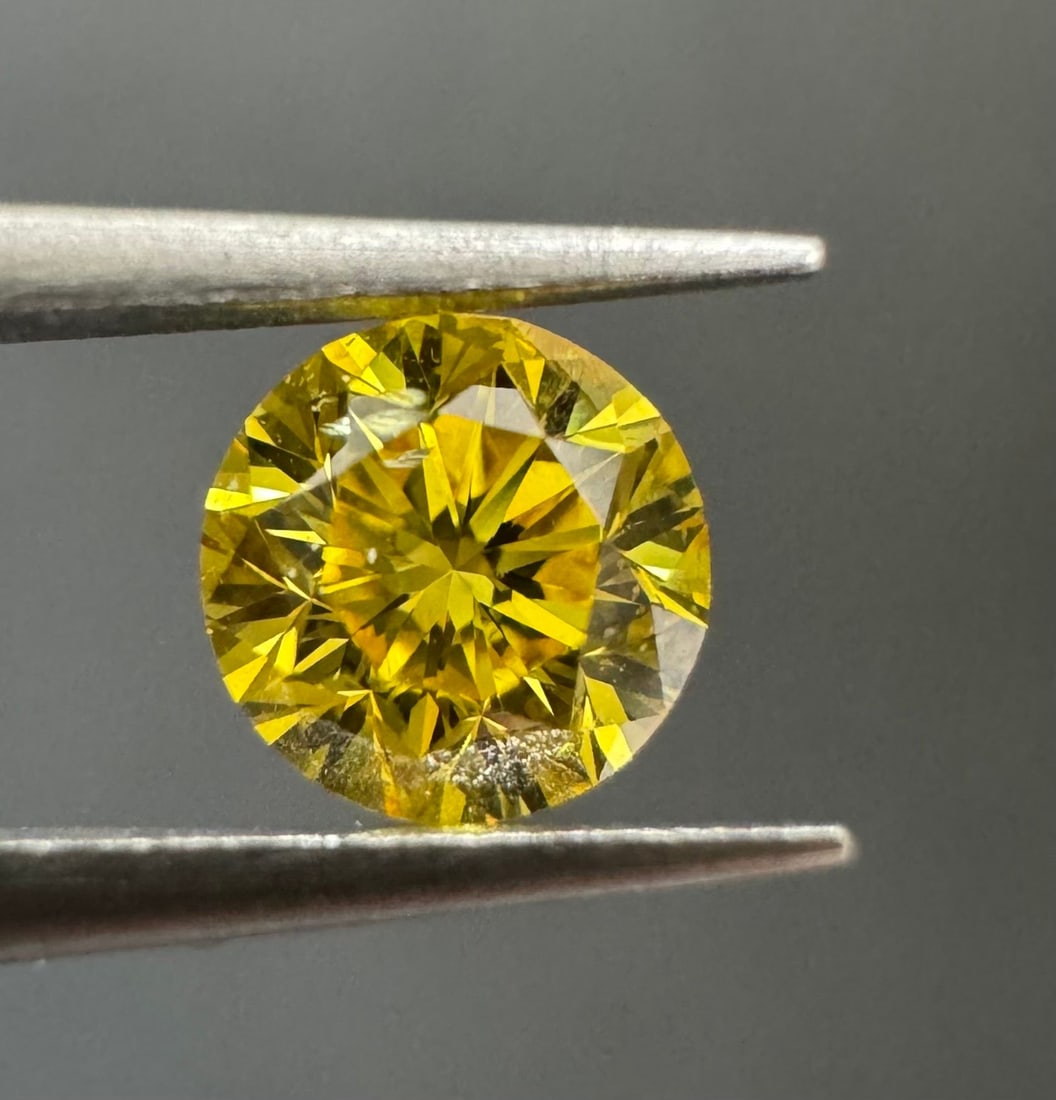 Loose Diamond - ROUND 0.3ct Fancy Vivid Yellow I1: Loose Diamond - ROUND 0.3ct Fancy Vivid Yellow I1 Source: Natural Shape: ROUND Carats: 0.3 Color: Fancy Vivid Yellow Certification: GIA The Diamond Depot Guarantee: All items in this auction are guara