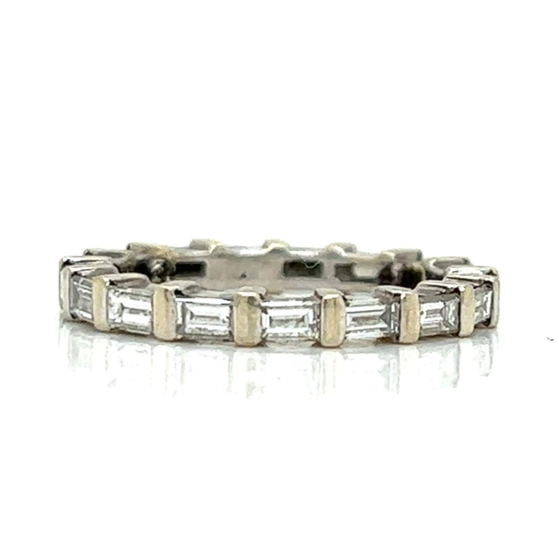 Stunning 18K White Gold Diamond Band with 17 Baguette Diamonds: Stunning 18K White Gold Diamond Band with 17 Baguette Diamonds This exquisite 18K White Gold Diamond Band features a stunning arrangement of 17 baguette diamonds, totaling approximately 1.15 carats. T
