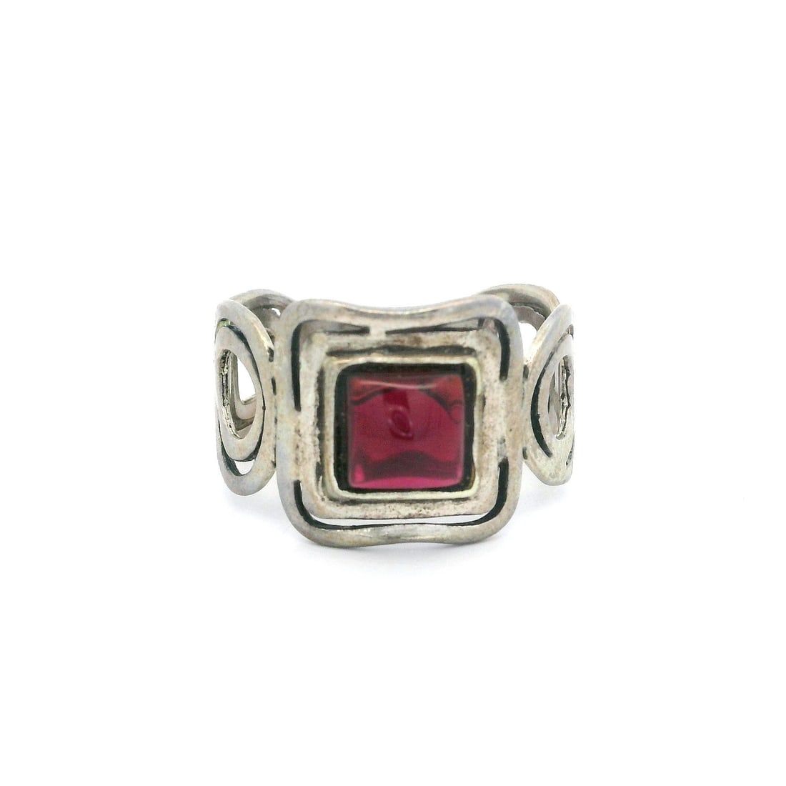 Vintage Sterling Silver Geometric Garnet Cocktail Band Ring Size 8: Vintage Sterling Silver Geometric Garnet Cocktail Band Ring Size 8 This vintage cocktail ring features a stunning square cabochon garnet, bezel set to showcase its deep red hue. The ring is crafted fr