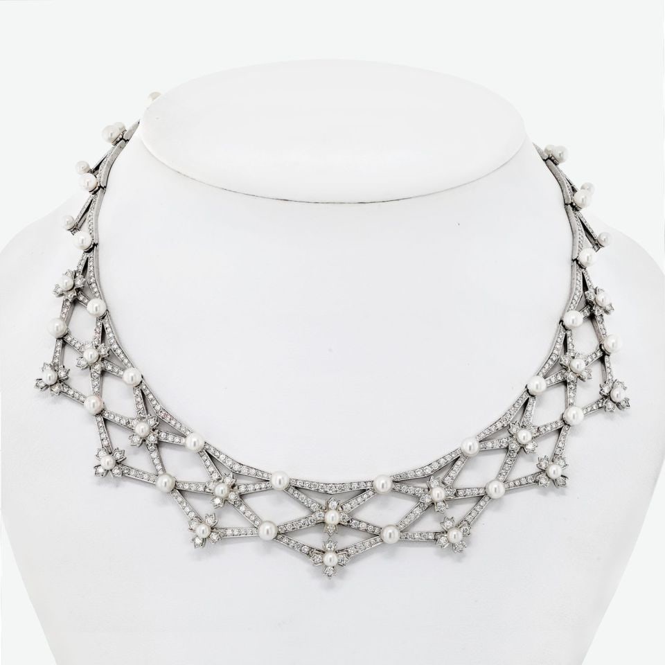 Tiffany & Co. Platinum Diamond Pearl Collar Necklace 15.00 Cts: Tiffany & Co. Platinum Diamond Pearl Collar Necklace 15.00 Cts This Tiffany & Co. diamond and cultured pearl collar necklace is a stunning example of fine jewelry craftsmanship. Handcrafted in luxurio