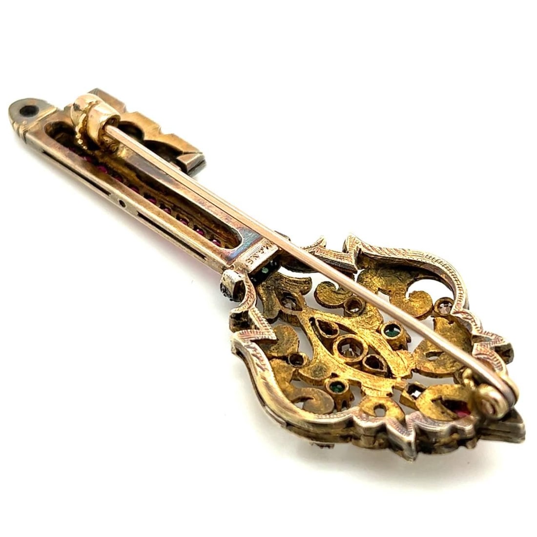 ROMANELLI 18K Yellow Gold 3 Inch Key Brooch: ROMANELLI 18K Yellow Gold 3 Inch Key Brooch This exquisite ROMANELLI brooch features a stunning 18K yellow gold key design. Weighing 19.1 grams and measuring 3 inches in length, this piece combines el