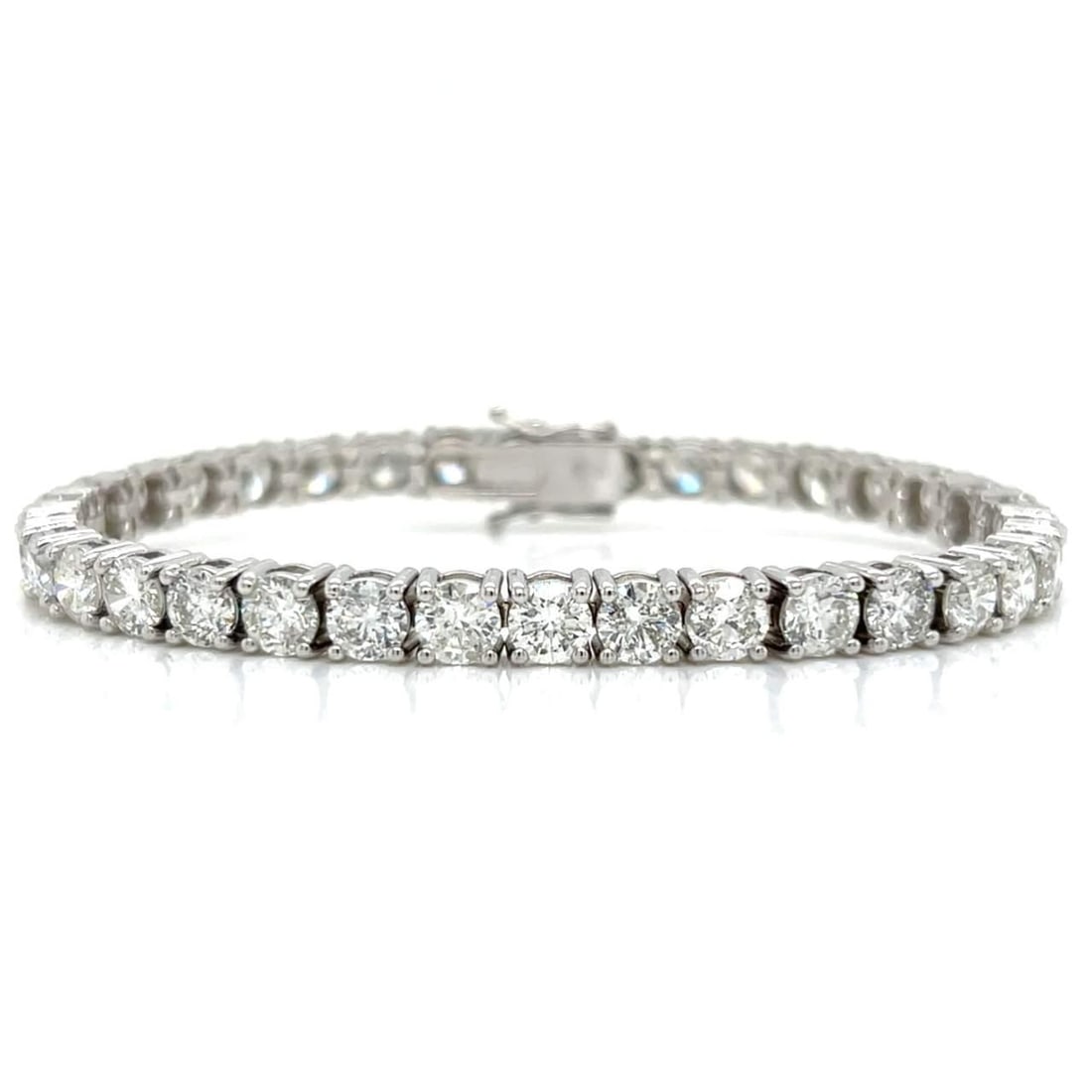 14K White Gold Tennis Bracelet 15.50 Ct Diamonds 34 Stones G-I SI1-I1: 14K White Gold Tennis Bracelet 15.50 Ct Diamonds 34 Stones G-I SI1-I1 This stunning 14K white gold tennis bracelet features a total diamond weight of approximately 15.50 carats, showcasing 34 brillian