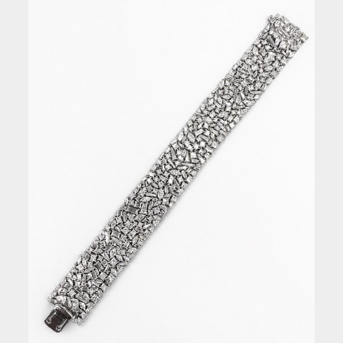 Platinum Diamond Bracelet 36.00 Ct 341 Stones 7.25 x 0.75 inches: Platinum Diamond Bracelet 36.00 Ct 341 Stones 7.25 x 0.75 inches This platinum bracelet features 341 diamonds with a total weight of approximately 36.00 carats. The diamonds are F-I in color and have 