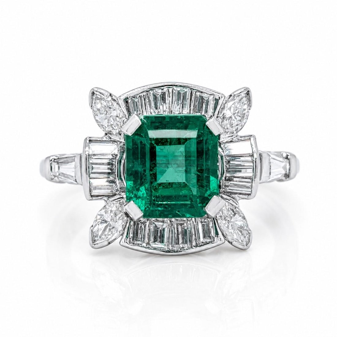 Platinum Ring with Emerald and 20 Diamonds Size 6.75: Platinum Ring with Emerald and 20 Diamonds Size 6.75 This platinum ring features a central emerald weighing approximately 2.20 carats, complemented by 20 diamonds with a total weight of about 1.30 car