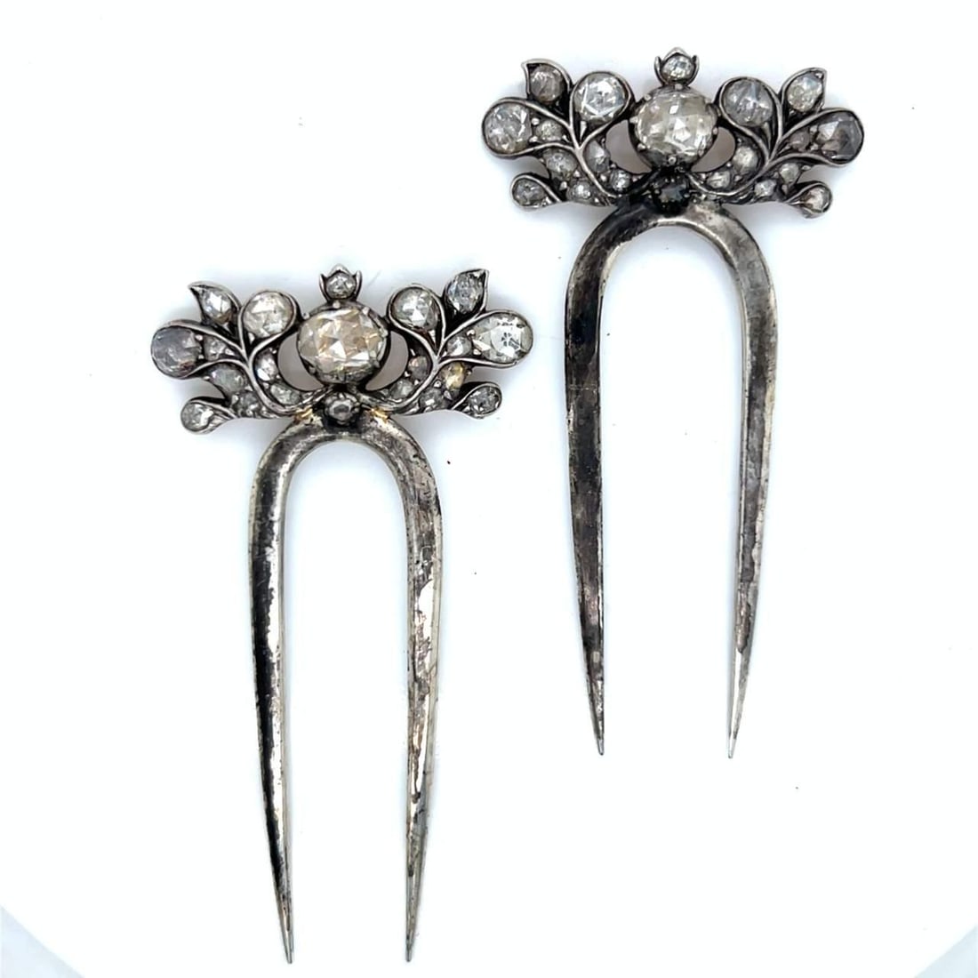 Victorian 18K Gold Silver Hair Pins with 42 Diamonds: Victorian 18K Gold Silver Hair Pins with 42 Diamonds This exquisite set of Victorian hair pins/comb features a stunning combination of 18K gold and silver, elegantly adorned with 42 rose-cut diamonds,