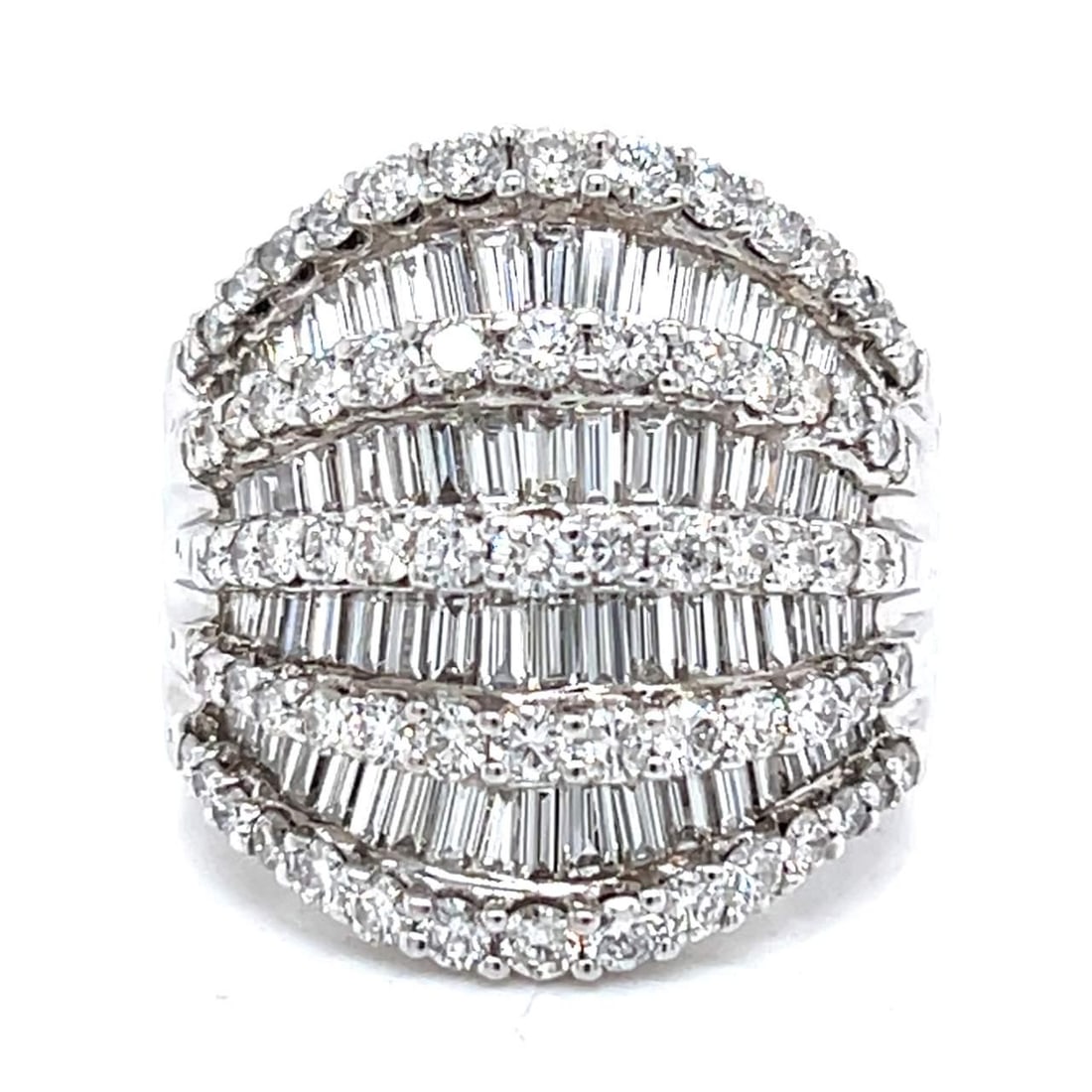 Elegant 18K White Gold 4.75 Ct Diamond Ring with 151 Diamonds: Elegant 18K White Gold 4.75 Ct Diamond Ring with 151 Diamonds This stunning 18K White Gold Diamond Ring features a total diamond weight of 4.75 carats. The ring is elegantly set with 75 round diamonds