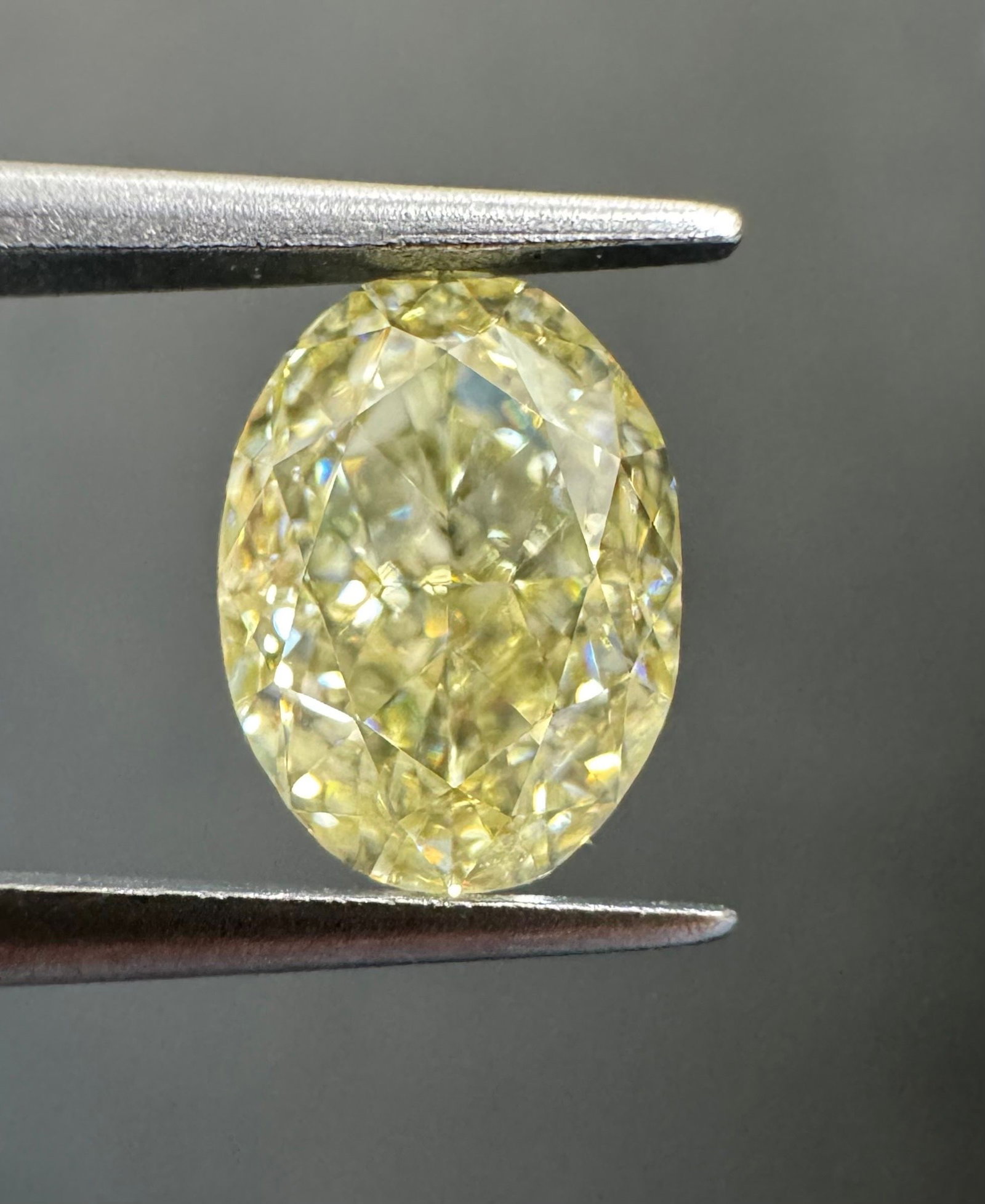 Loose Diamond - OVAL 1.18ct W-X VVS2: Loose Diamond - OVAL 1.18ct W-X VVS2 Source: Natural Shape: OVAL Carats: 1.18 Color: W-X Certification: GIA Video: