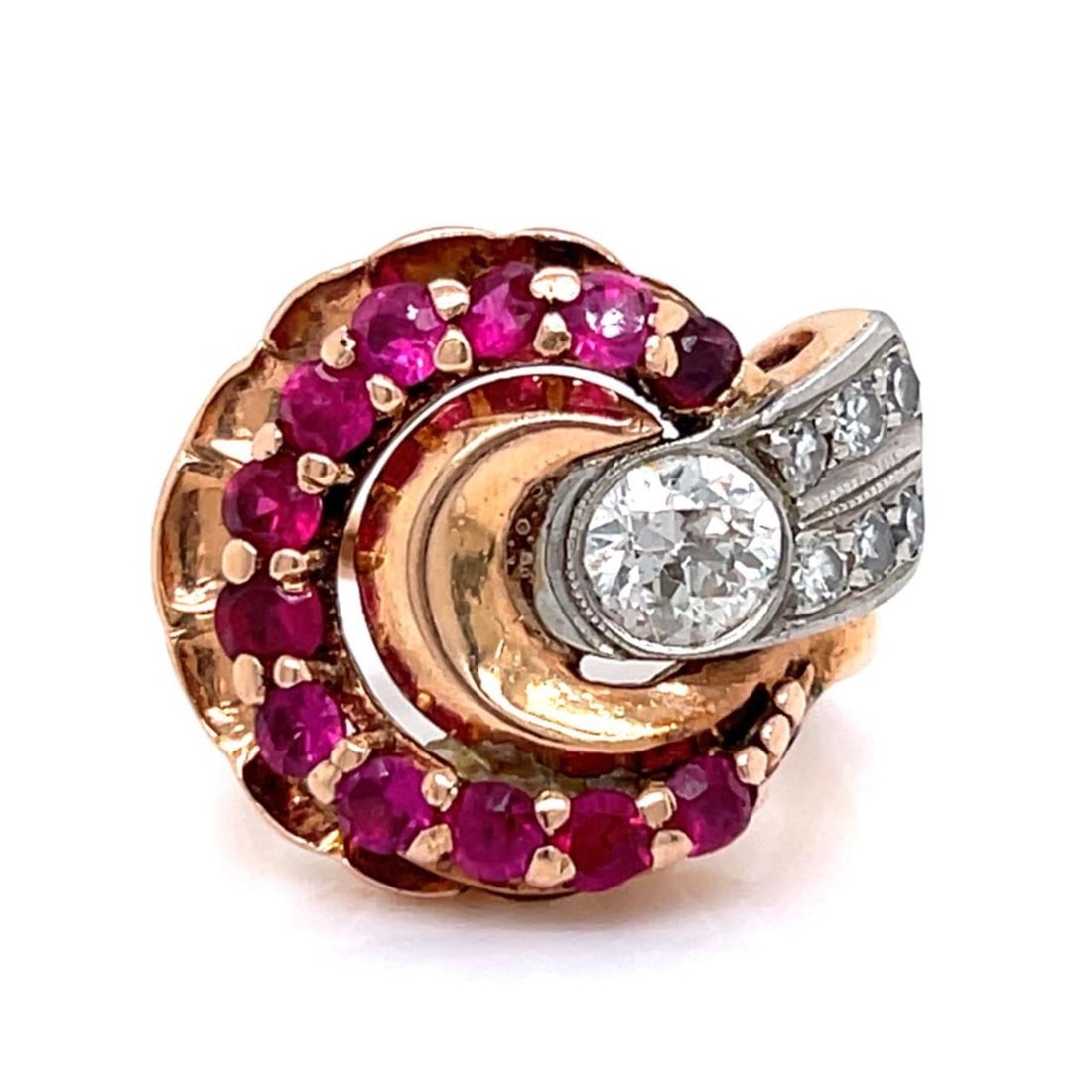 Retro 14K Rose Gold Ring with Diamonds and Synthetic Rubies: Retro 14K Rose Gold Ring with Diamonds and Synthetic Rubies This exquisite Retro ring showcases a stunning combination of 14K rose gold, a central European-cut diamond, and vibrant synthetic rubies. W