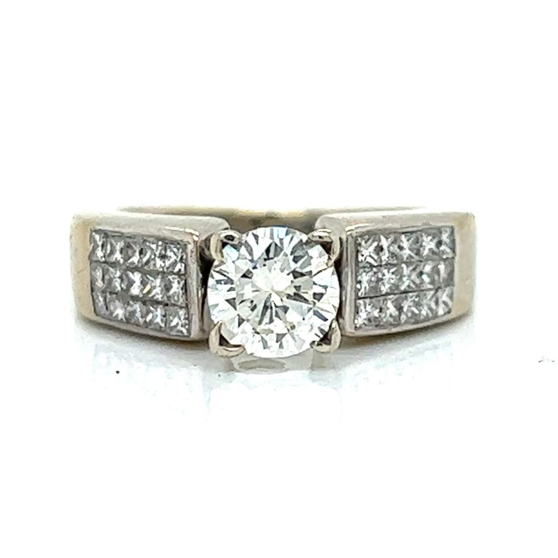 14K White Gold Engagement Ring 0.85 Ct Diamond with 30 Accent Stones: 14K White Gold Engagement Ring 0.85 Ct Diamond with 30 Accent Stones This exquisite engagement ring is crafted in 14K white gold and features a stunning center diamond weighing approximately 0.85 cara