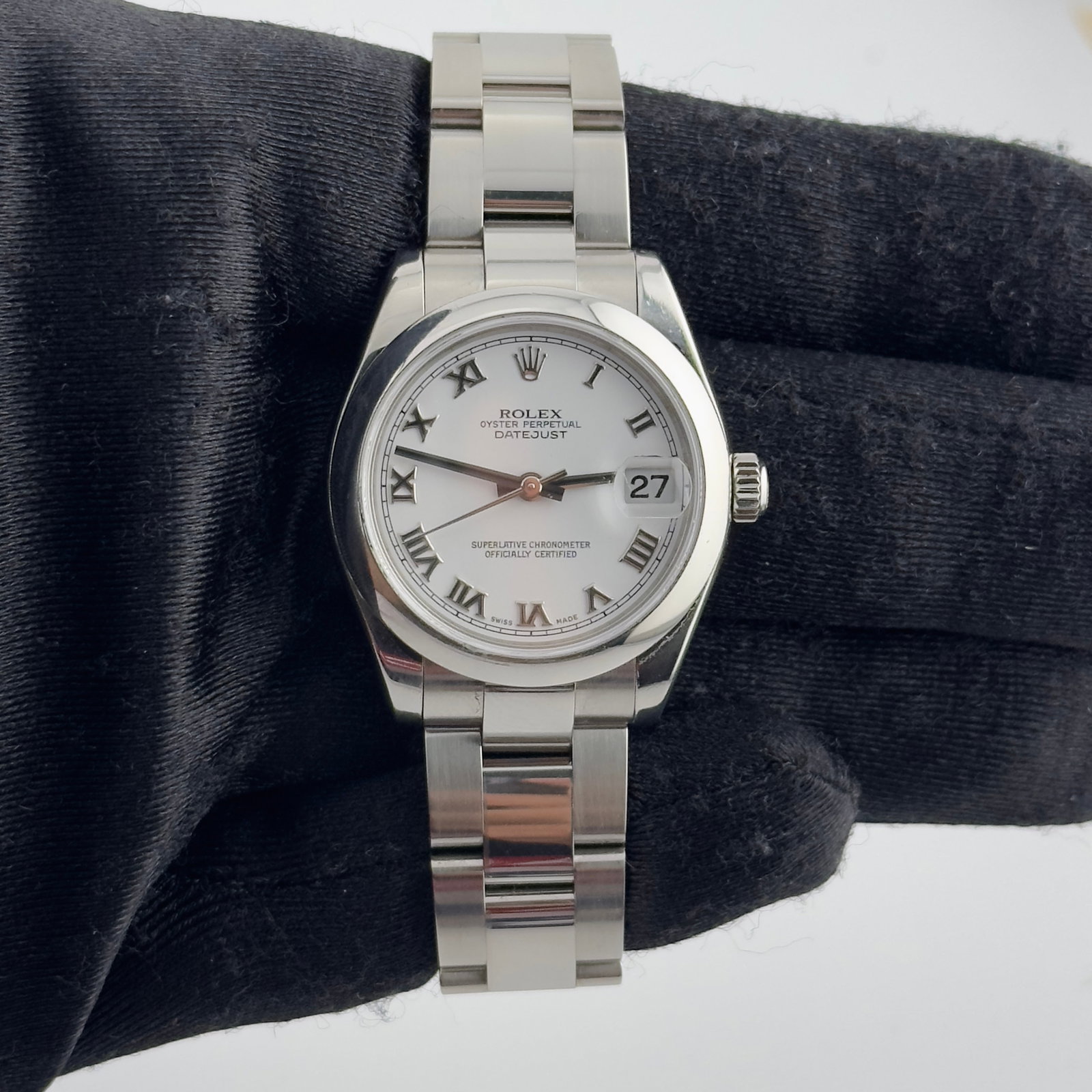 Ladies Datejust Rolex 178240 Oyster Bracelet Smooth Bezel White Roman Dial: Ladies Datejust Rolex 178240 Oyster Bracelet Smooth Bezel White Roman Dial This ladies Rolex Datejust features a white Roman numeral dial, a smooth bezel, and an Oyster bracelet. The reference number 