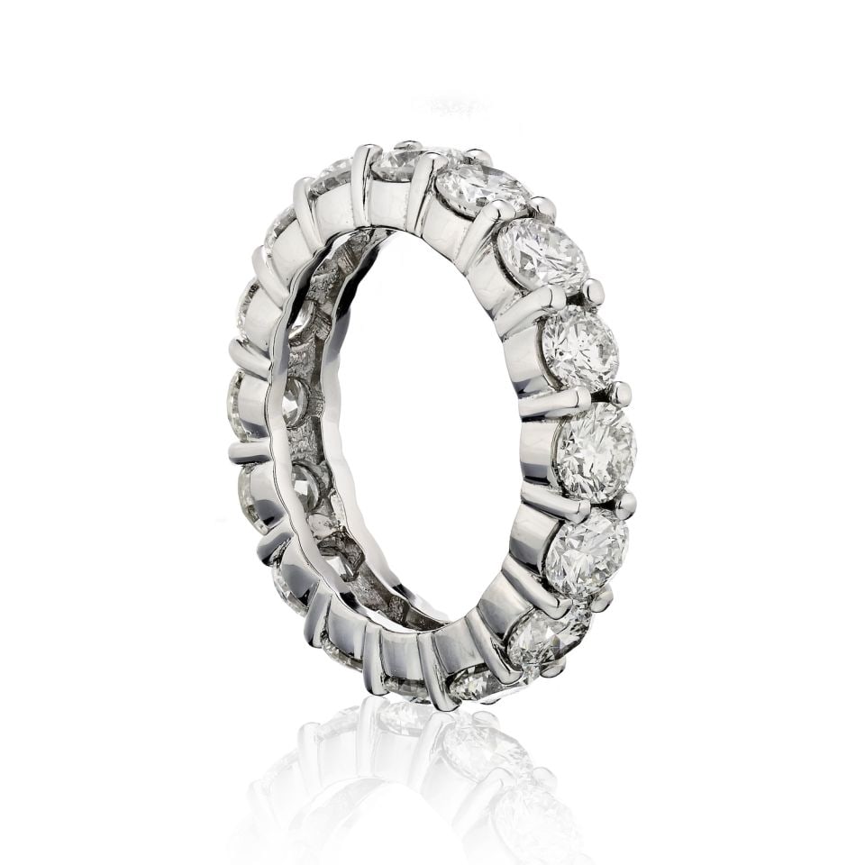 Platinum 4.96 Ct Round Cut Diamond Eternity Band Size 7: Platinum 4.96 Ct Round Cut Diamond Eternity Band Size 7 This exquisite platinum eternity band features a stunning arrangement of round brilliant cut diamonds, showcasing a total diamond weight of 4.96