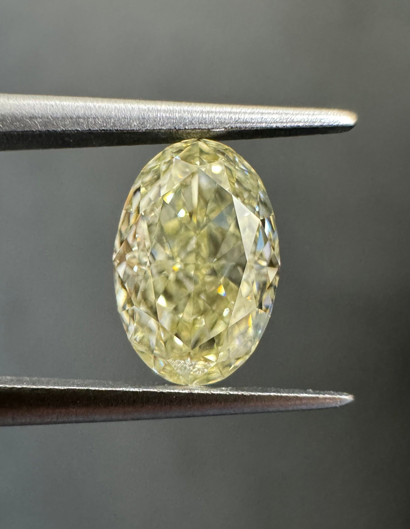 Loose Diamond - OVAL 1.02ct U-V SI1: Loose Diamond - OVAL 1.02ct U-V SI1 Source: Natural Shape: OVAL Carats: 1.02 Color: U-V Certification: GIA Video: