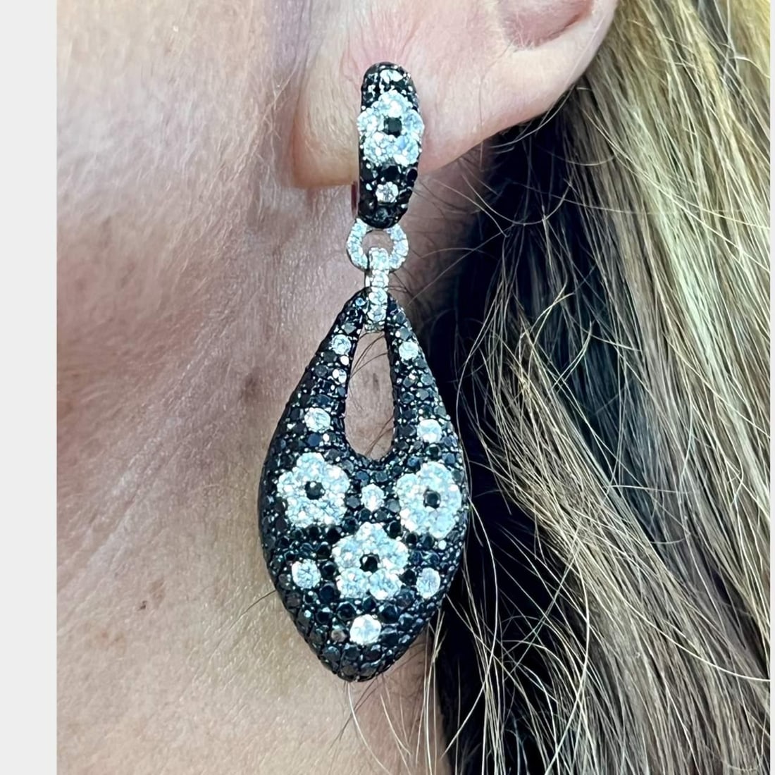 Elegant 14K White Gold Black Diamond Earrings 3.39 Ct White 7.38 Ct Black: Elegant 14K White Gold Black Diamond Earrings 3.39 Ct White 7.38 Ct Black Stunning 14K White Gold Black Diamond Earrings featuring a striking design. These earrings weigh 14.9 grams and are embellishe