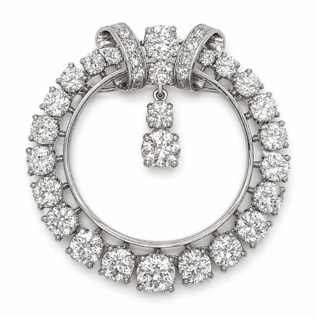 Platinum Brooch with 9.30 Carat Old Mine Cut Diamonds Art Deco Era: Platinum Brooch with 9.30 Carat Old Mine Cut Diamonds Art Deco Era This Art Deco brooch is crafted in platinum and features 25 Old Mine cut diamonds with an approximate total weight of 9.00 carats, co