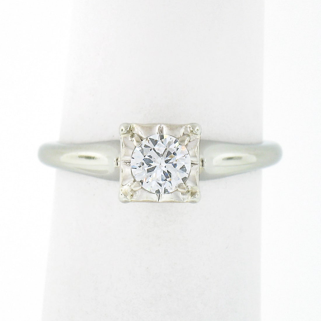 Vintage 14k White Gold 0.32ct Diamond Solitaire Engagement Ring: Vintage 14k White Gold 0.32ct Diamond Solitaire Engagement Ring Discover this exquisite vintage engagement ring, expertly crafted from solid 14k white gold. Designed in a classic solitaire style, it f