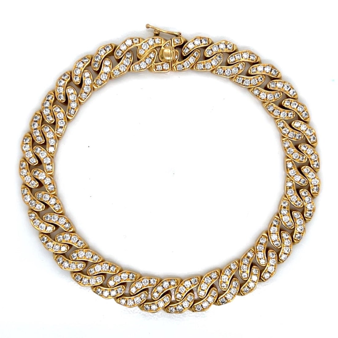 Diamond Bracelet in 18K Yellow Gold with 3.50 Carats Total Weight: Diamond Bracelet in 18K Yellow Gold with 3.50 Carats Total Weight This pre-owned bracelet is crafted from 18K yellow gold and features approximately 280 diamonds with a total weight of 3.50 carats. Th