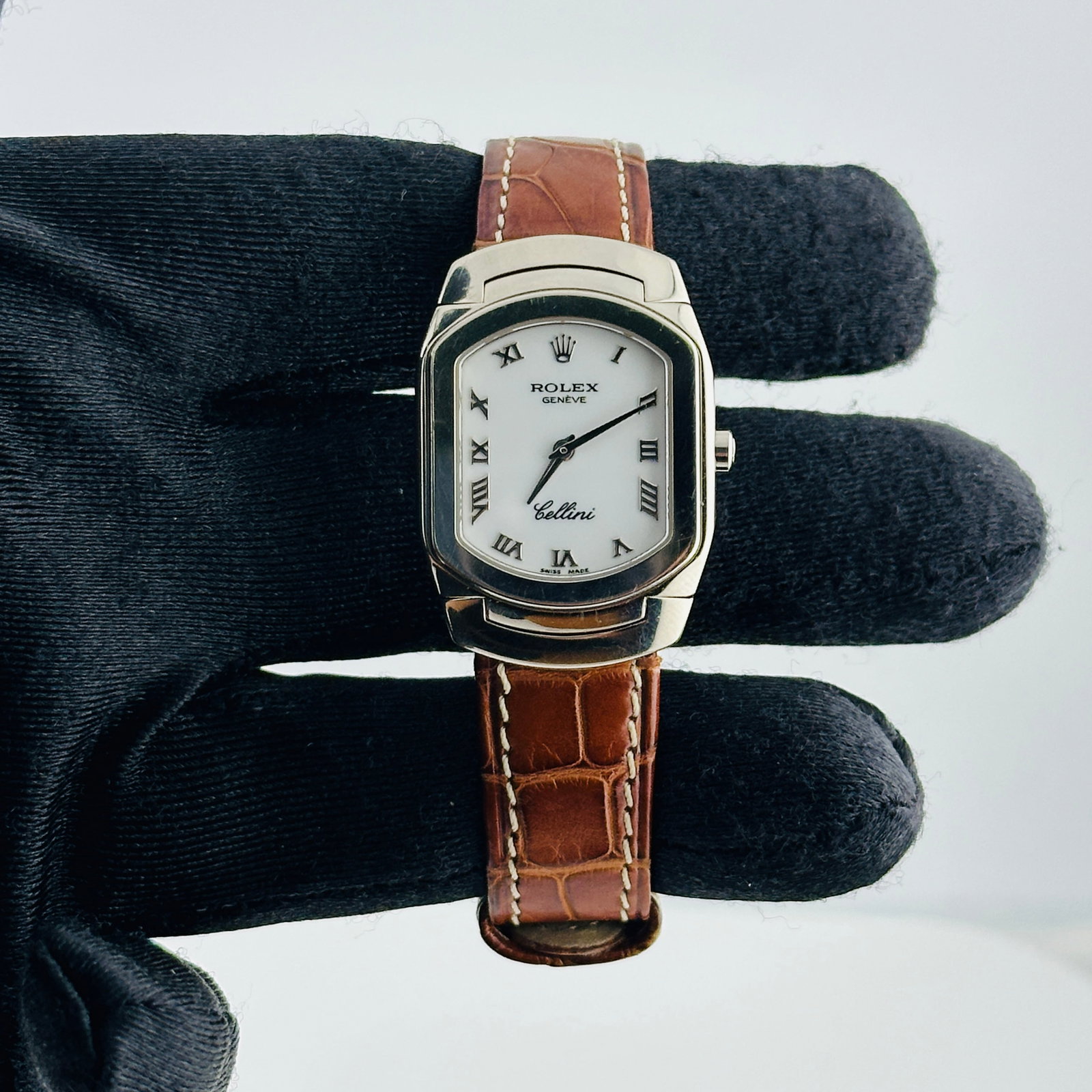 Ladies Rolex Cellini 6631 9 White Roman Dial Leather Strap: Ladies Rolex Cellini 6631 9 White Roman Dial Leather Strap This ladies' Rolex Cellini features a white dial with Roman numerals, complemented by a smooth bezel. The watch is paired with a leather brac