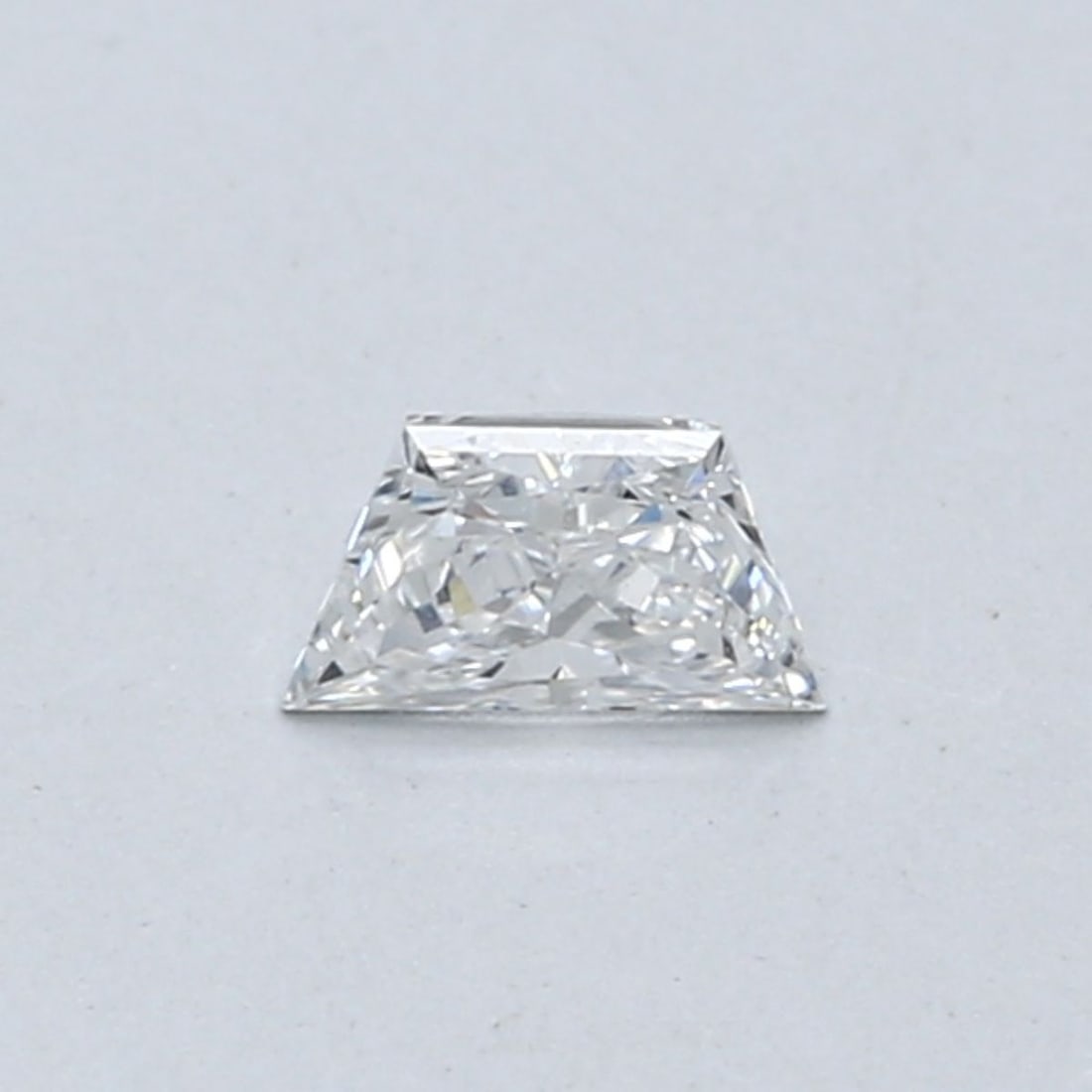 Loose Diamond - TRAPEZOID 0.29ct E VS1: Loose Diamond - TRAPEZOID 0.29ct E VS1 Source: This is a real non-mined Diamond that has been grown in a lab Shape: TRAPEZOID Carats: 0.29 Color: E Clarity: VS1 Certification: NONE The Diamond Depot
