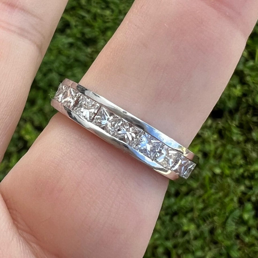 Platinum 3.70 Ct Princess-cut Diamond Eternity Ring Size 7.5: Platinum 3.70 Ct Princess-cut Diamond Eternity Ring Size 7.5 This stunning Platinum Eternity Ring features 22 radiant princess-cut diamonds, totaling approximately 3.70 carats. Showcasing a G-I color 