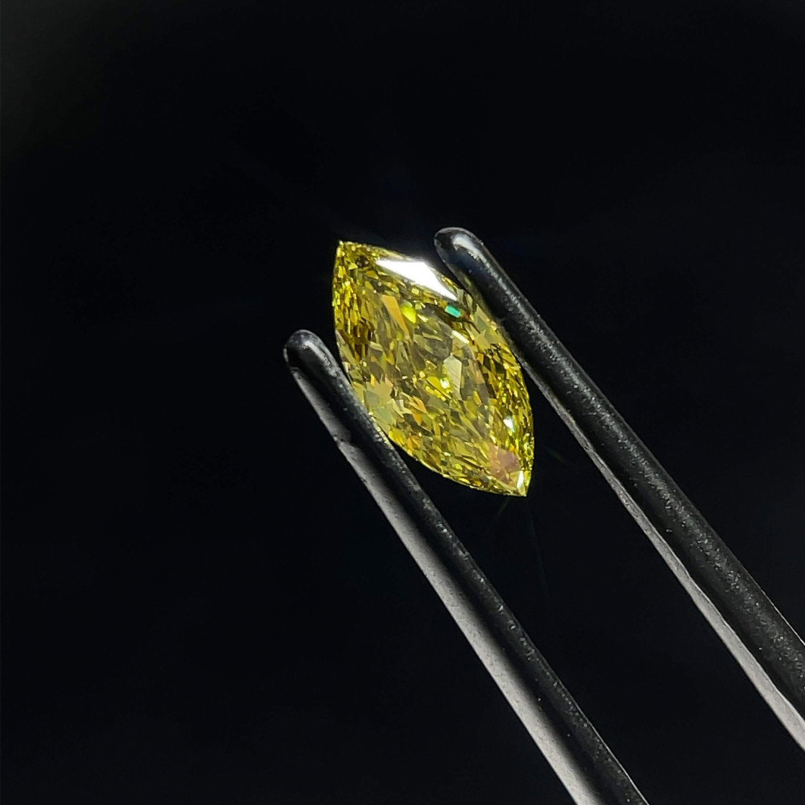 Loose Diamond - MARQUISE 0.65ct Fancy Gray Yellow VVS2: Loose Diamond - MARQUISE 0.65ct Fancy Gray Yellow VVS2 Source: This is a real non-mined Diamond that has been grown in a lab Shape: MARQUISE Carats: 0.65 Color: Fancy Gray Yellow Certification: IGI Vi