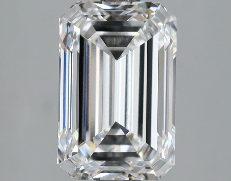 Loose Diamond - EMERALD 3.08ct D VVS1: Loose Diamond - EMERALD 3.08ct D VVS1 Source: This is a real non-mined Diamond that has been grown in a lab Shape: EMERALD Carats: 3.08 Color: D Clarity: VVS1 Certification: IGI Video: