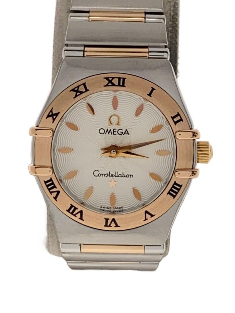 Omega Constellation Swiss Quartz Ladies Wristwatch: Omega Constellation Swiss Quartz Ladies Wristwatch This OMEGA Constellation Quartz wristwatch is designed for women and crafted in Switzerland. The watch is pre-owned and graded as Grade B, showing sl