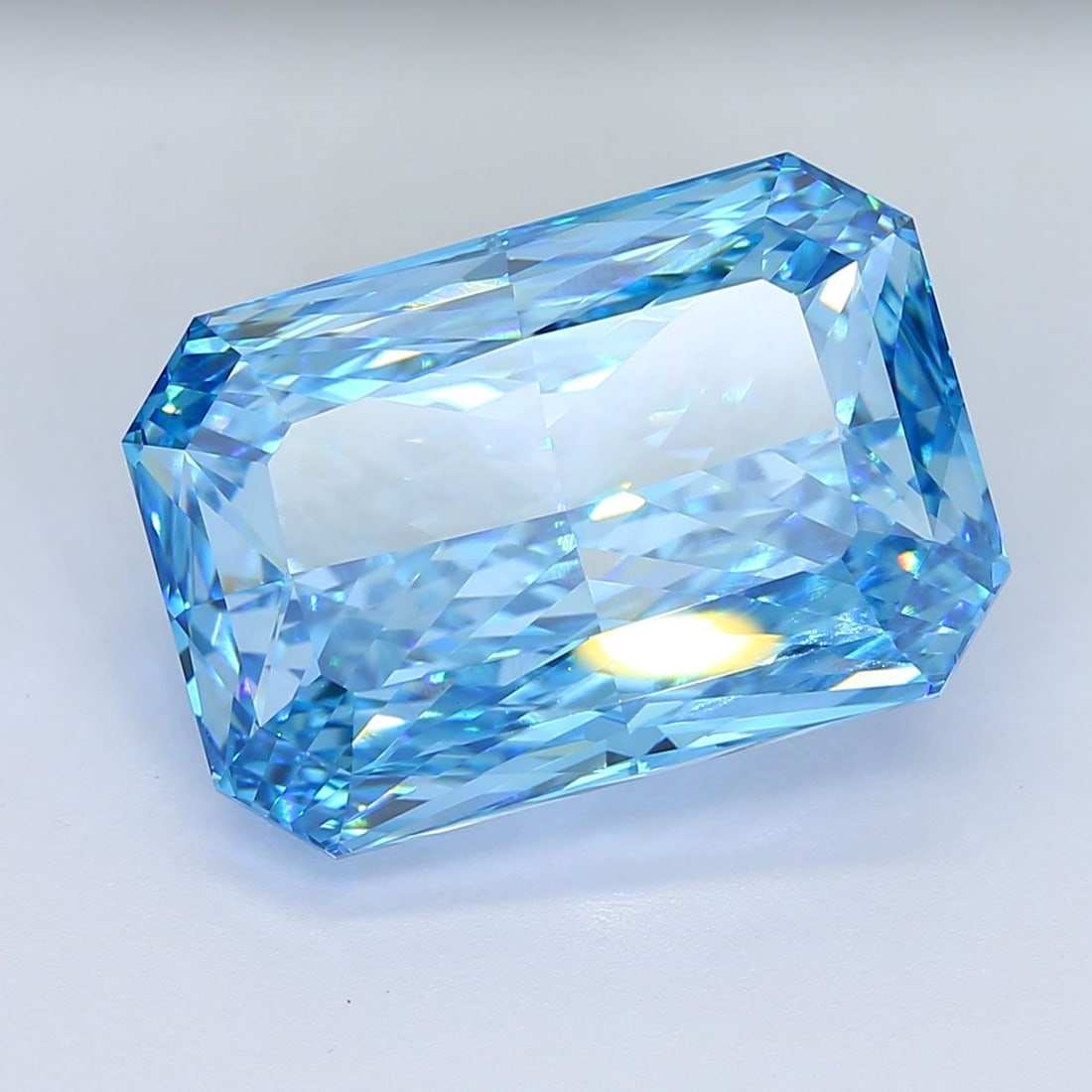 Loose Diamond - RADIANT 20.06ct Fancy Vivid Blue VS1: Loose Diamond - RADIANT 20.06ct Fancy Vivid Blue VS1 Source: This is a real non-mined Diamond that has been grown in a lab Shape: RADIANT Carats: 20.06 Color: Fancy Vivid Blue Certification: IGI Video