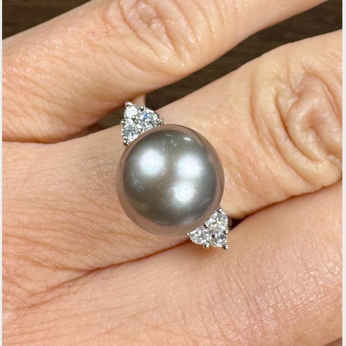 14k White Gold South Sea Pearl Diamond Ring 12mm 0.35Ct: 14k White Gold South Sea Pearl Diamond Ring 12mm 0.35Ct This exquisite 14k white gold ring features a stunning 12.0mm South Sea pearl elegantly complemented by six sparkling diamonds. The diamonds hav
