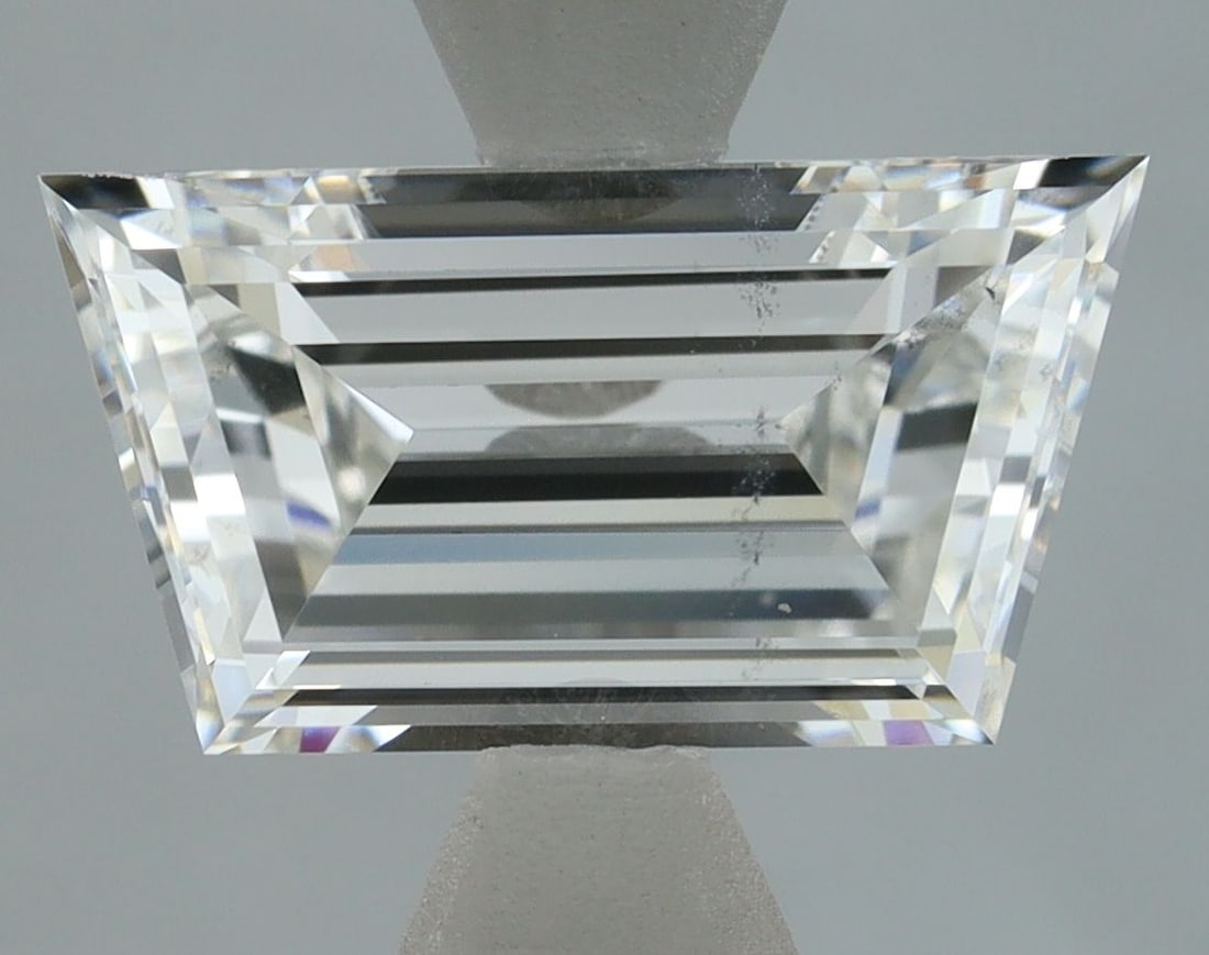 Loose Diamond - TAPERED BAGUETTE 1.17ct H VS2: Loose Diamond - TAPERED BAGUETTE 1.17ct H VS2 Source: This is a real non-mined Diamond that has been grown in a lab Shape: TAPERED BAGUETTE Carats: 1.17 Color: H Clarity: VS2 Certification: IGI Video: