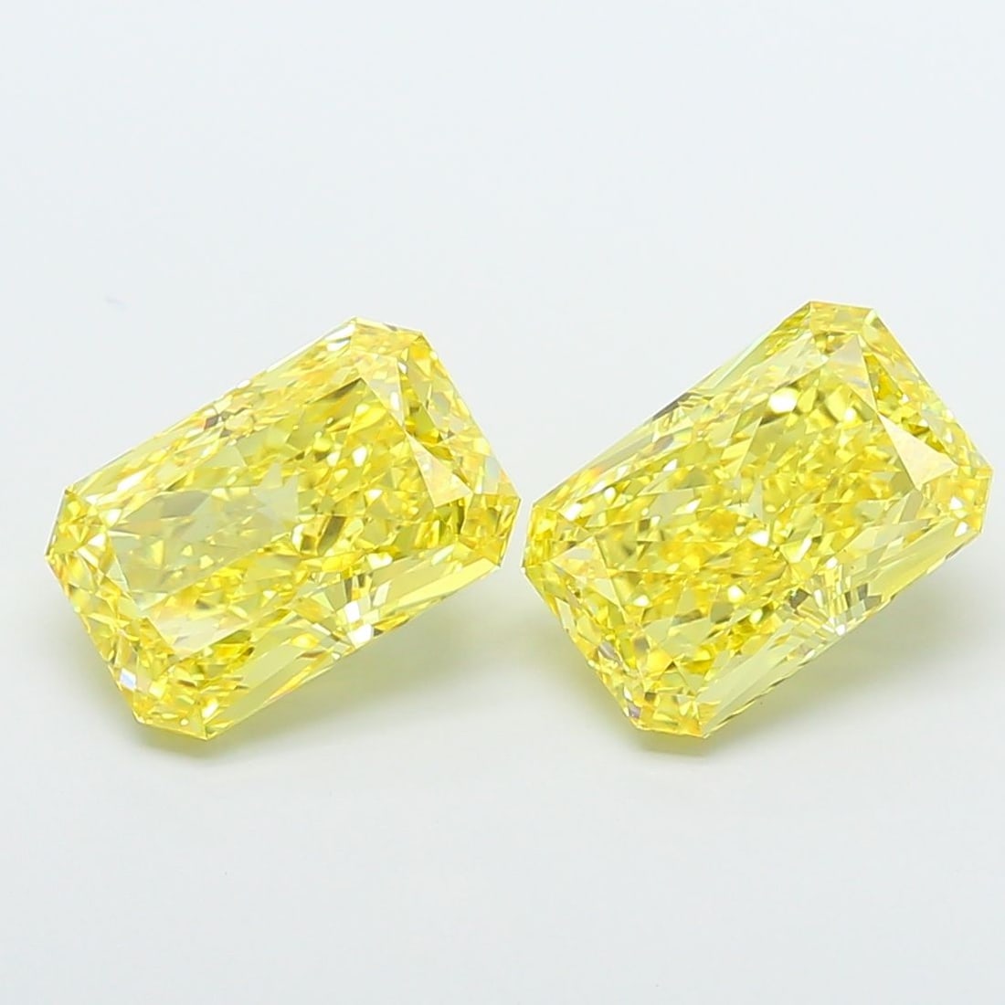 Loose Diamond - RADIANT 5.01ct Fancy Vivid Yellow VS2: Loose Diamond - RADIANT 5.01ct Fancy Vivid Yellow VS2 Source: This is a real non-mined Diamond that has been grown in a lab Shape: RADIANT Carats: 5.01 Color: Fancy Vivid Yellow Certification: IGI Vid