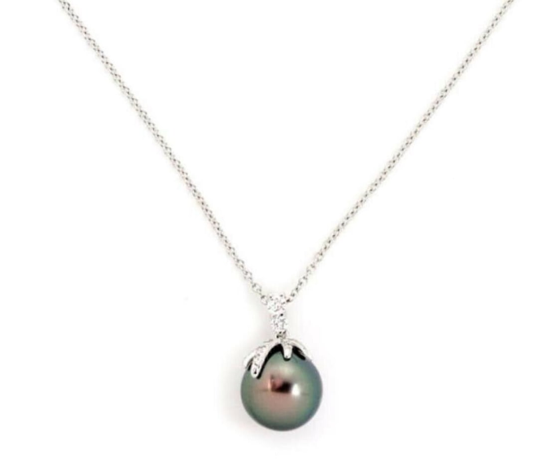 Tiffany & Co. platinum pearl diamond pendant necklace: Tiffany & Co. platinum pearl diamond pendant necklace This Tiffany & Co. pendant necklace features a sophisticated fireworks-inspired design, crafted in platinum (Pt950). The pendant showcases a radia