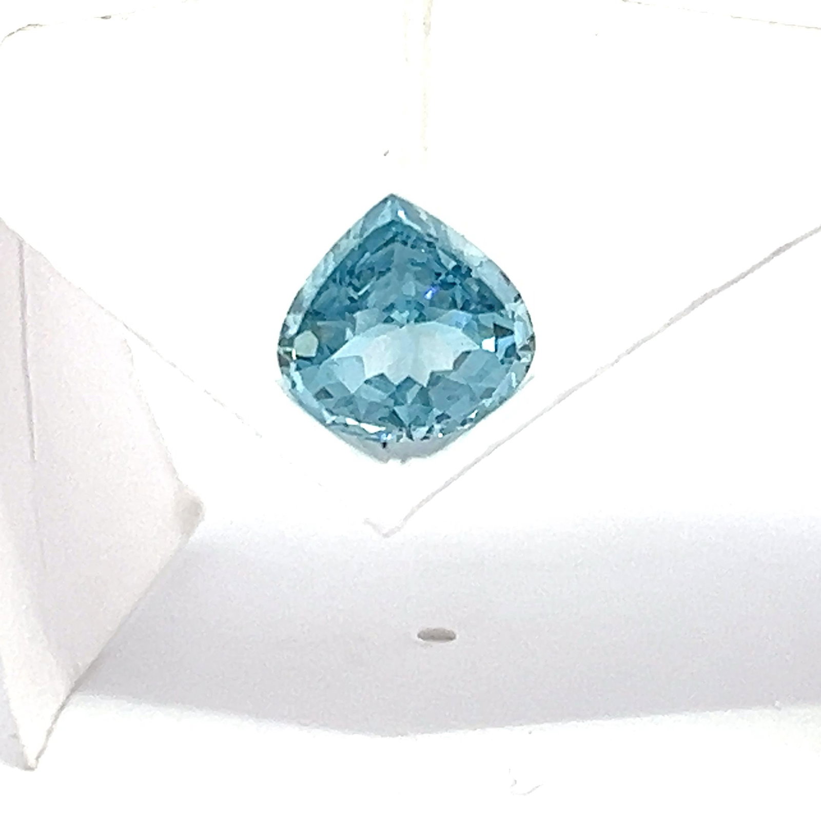 Loose Diamond - KITE 1.85ct Fancy Blue SI1: Loose Diamond - KITE 1.85ct Fancy Blue SI1 Source: This is a real non-mined Diamond that has been grown in a lab Shape: KITE Carats: 1.85 Color: Fancy Blue Certification: NONE The Diamond Depot Guaran