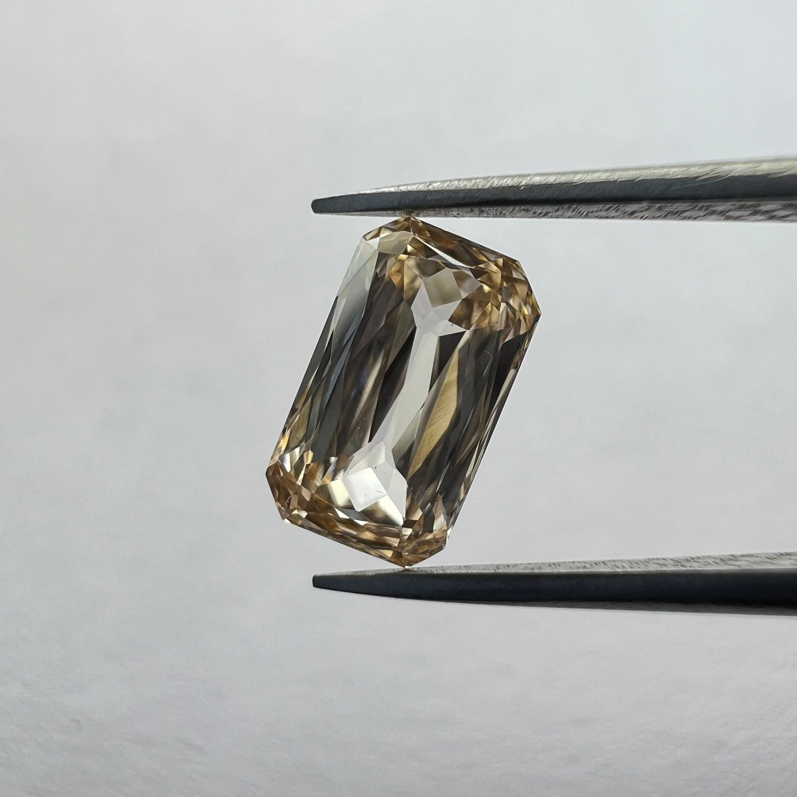Loose Diamond - EMERALD 0.47ct Orange VS1: Loose Diamond - EMERALD 0.47ct Orange VS1 Source: This is a real non-mined Diamond that has been grown in a lab Shape: EMERALD Carats: 0.47 Color: Orange Certification: NONE The Diamond Depot Guarante