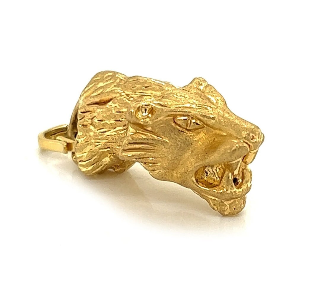 Vintage 14k Yellow Gold Tiger Head Charm Pendant: Vintage 14k Yellow Gold Tiger Head Charm Pendant This vintage tiger head charm pendant is crafted from 14k yellow gold with a hollow construction. Featuring finely sculpted details, it captures the bo