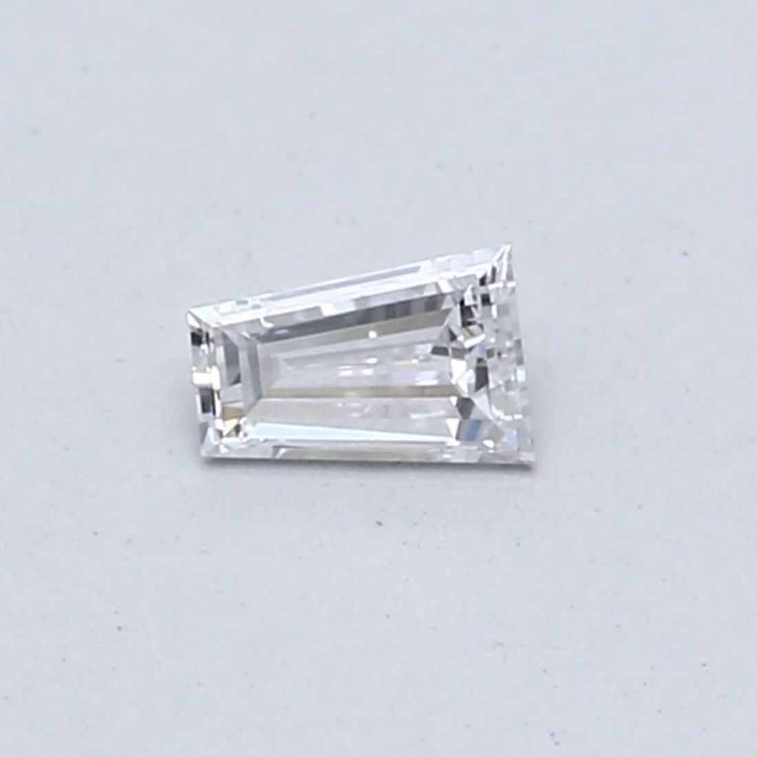 Loose Diamond - TAPERED BAGUETTE 0.22ct E VS1: Loose Diamond - TAPERED BAGUETTE 0.22ct E VS1 Source: This is a real non-mined Diamond that has been grown in a lab Shape: TAPERED BAGUETTE Carats: 0.22 Color: E Clarity: VS1 Certification: NONE Video