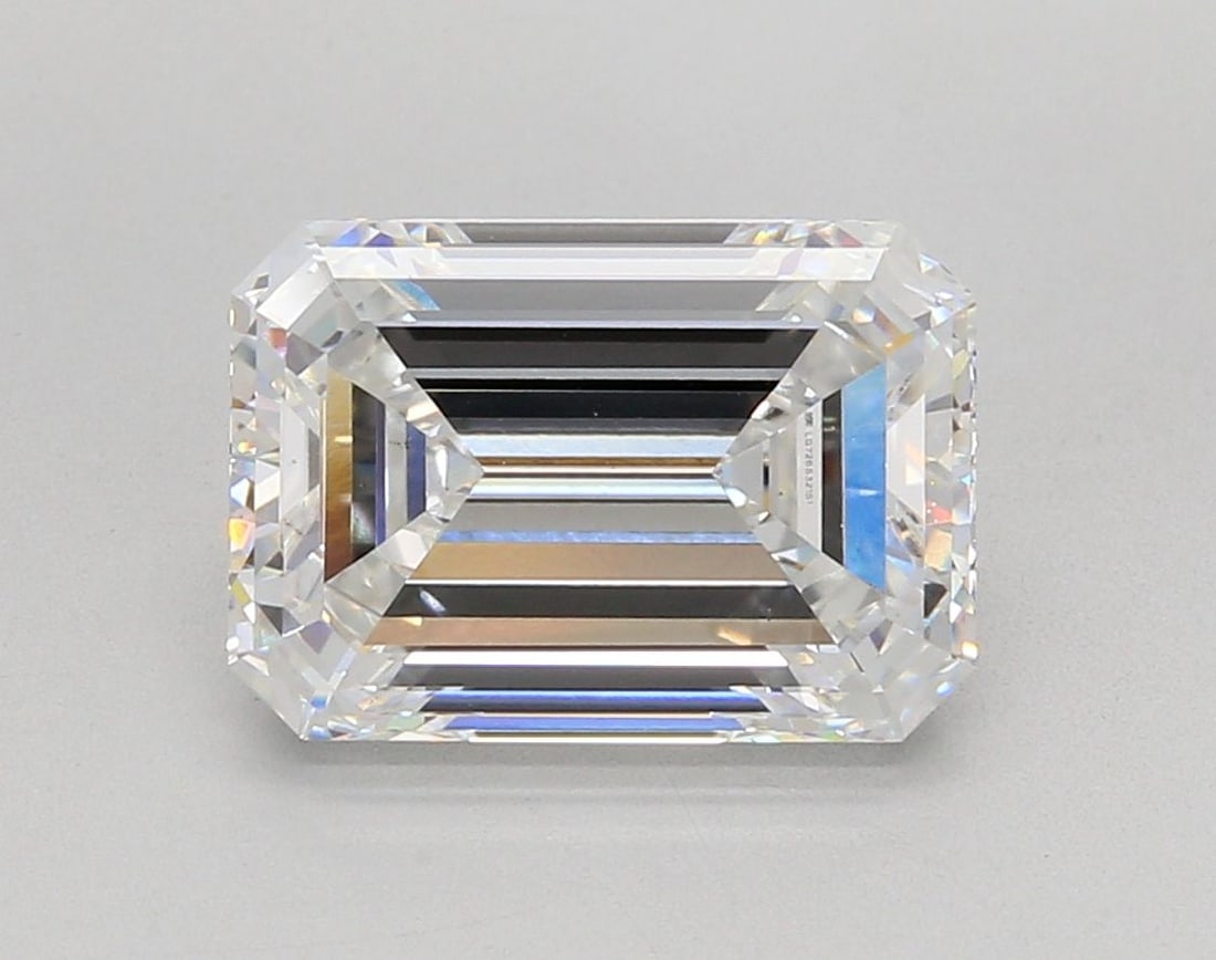 Loose Diamond - EMERALD 4.02ct E VS1: Loose Diamond - EMERALD 4.02ct E VS1 Source: This is a real non-mined Diamond that has been grown in a lab Shape: EMERALD Carats: 4.02 Color: E Clarity: VS1 Certification: IGI Video: