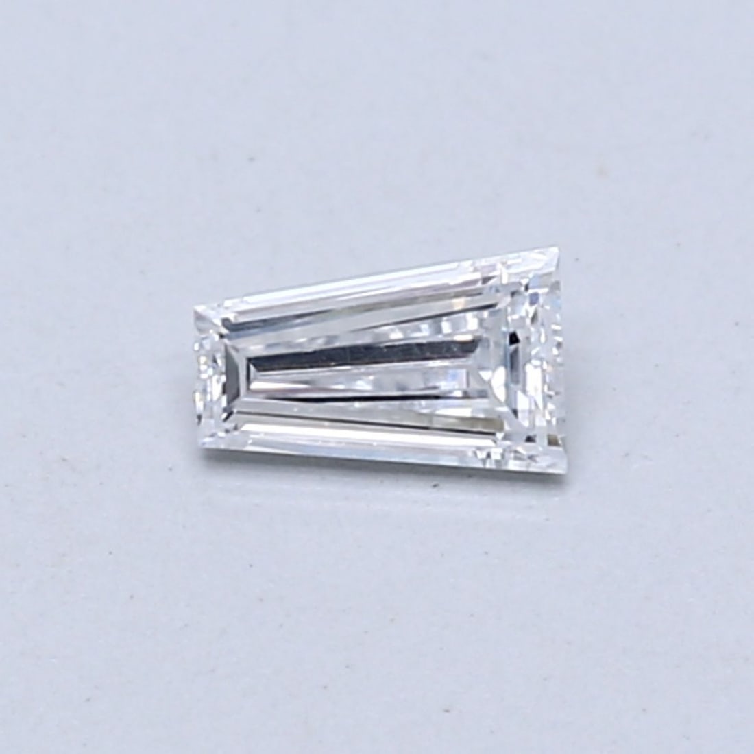 Loose Diamond - TAPERED BAGUETTE 0.23ct E VS1: Loose Diamond - TAPERED BAGUETTE 0.23ct E VS1 Source: This is a real non-mined Diamond that has been grown in a lab Shape: TAPERED BAGUETTE Carats: 0.23 Color: E Clarity: VS1 Certification: NONE Video