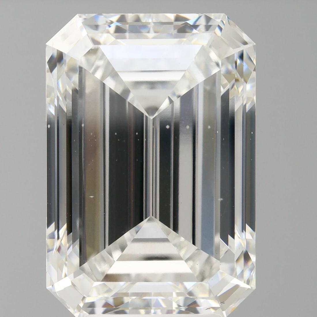Loose Diamond - EMERALD 6.99ct F VS2: Loose Diamond - EMERALD 6.99ct F VS2 Source: This is a real non-mined Diamond that has been grown in a lab Shape: EMERALD Carats: 6.99 Color: F Clarity: VS2 Certification: IGI Video: